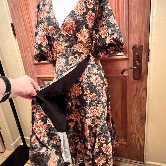 NWT MINK PINK FLORAL WRAP AROUND DRESS PUFF SLEEVE - Picture 6 of 16